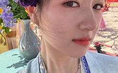 边啃奶头边躁狠狠躁AV